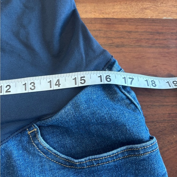 Old Navy Full Panel Jean Shorts - Picture 5 of 6